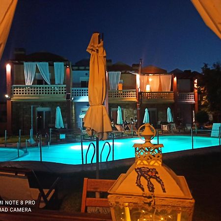 Ydna Family Hotel Apartments Posidi Eksteriør billede
