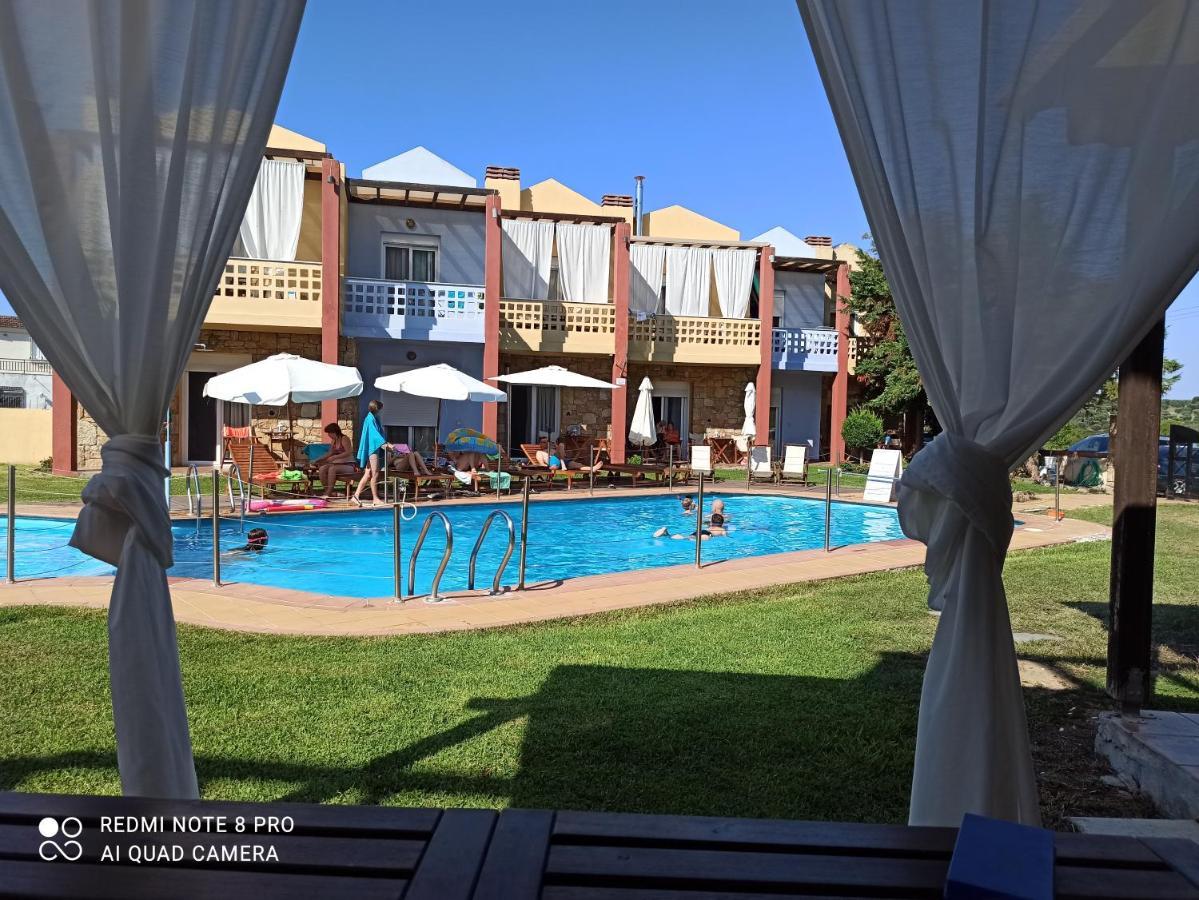 Ydna Family Hotel Apartments Posidi Eksteriør billede