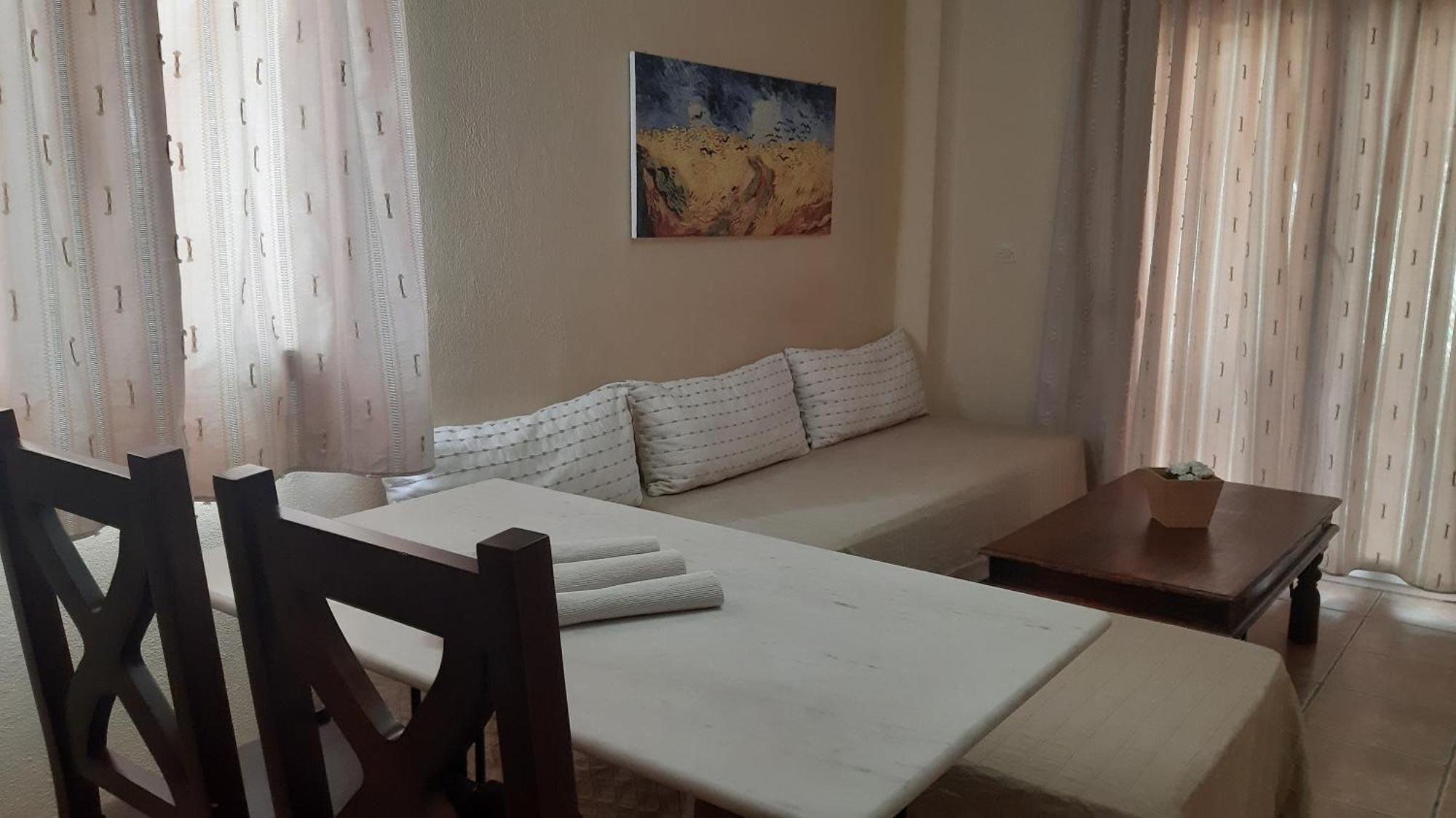 Ydna Family Hotel Apartments Posidi Eksteriør billede