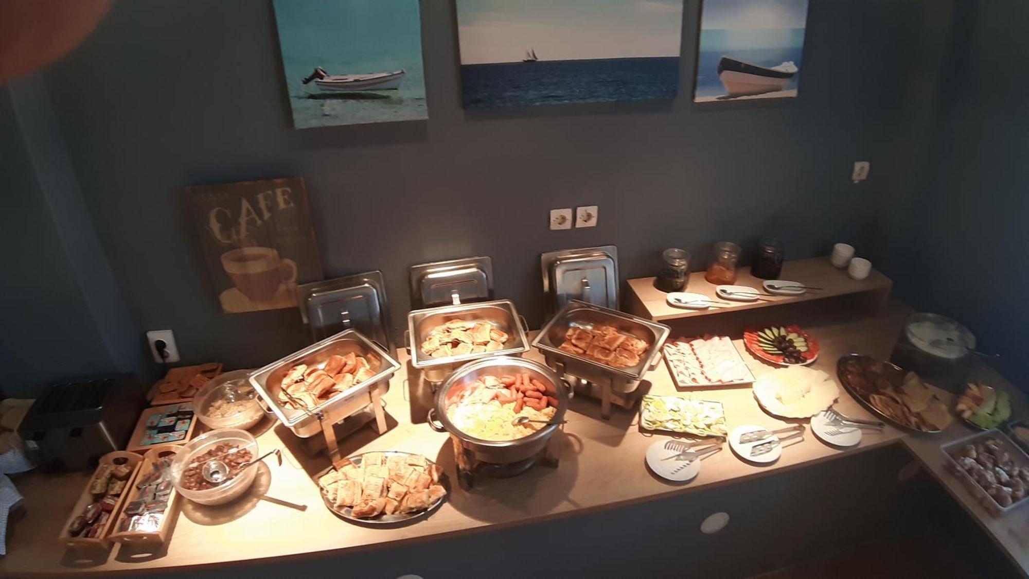 Ydna Family Hotel Apartments Posidi Eksteriør billede