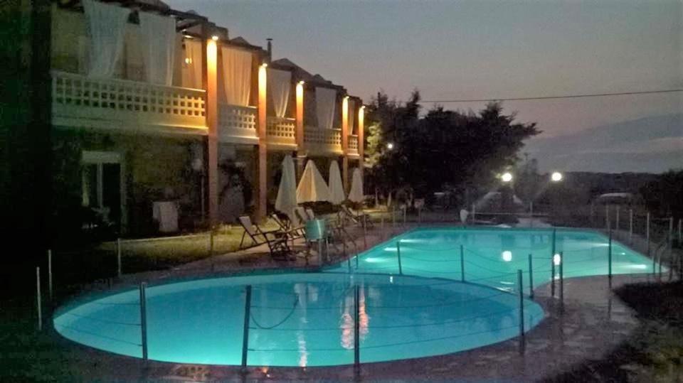 Ydna Family Hotel Apartments Posidi Eksteriør billede