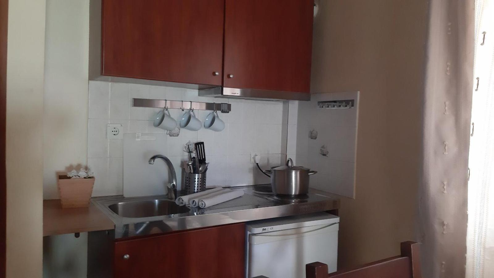 Ydna Family Hotel Apartments Posidi Eksteriør billede