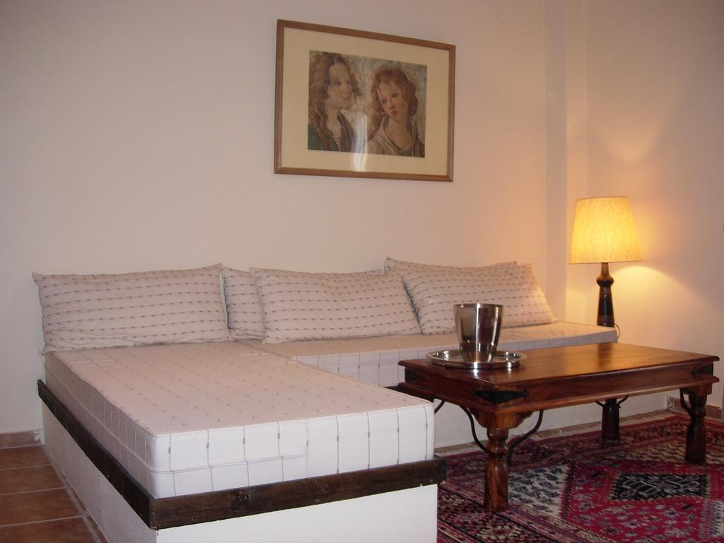 Ydna Family Hotel Apartments Posidi Værelse billede