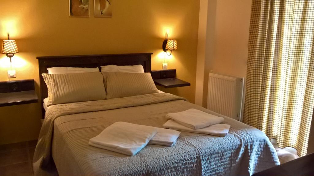 Ydna Family Hotel Apartments Posidi Eksteriør billede