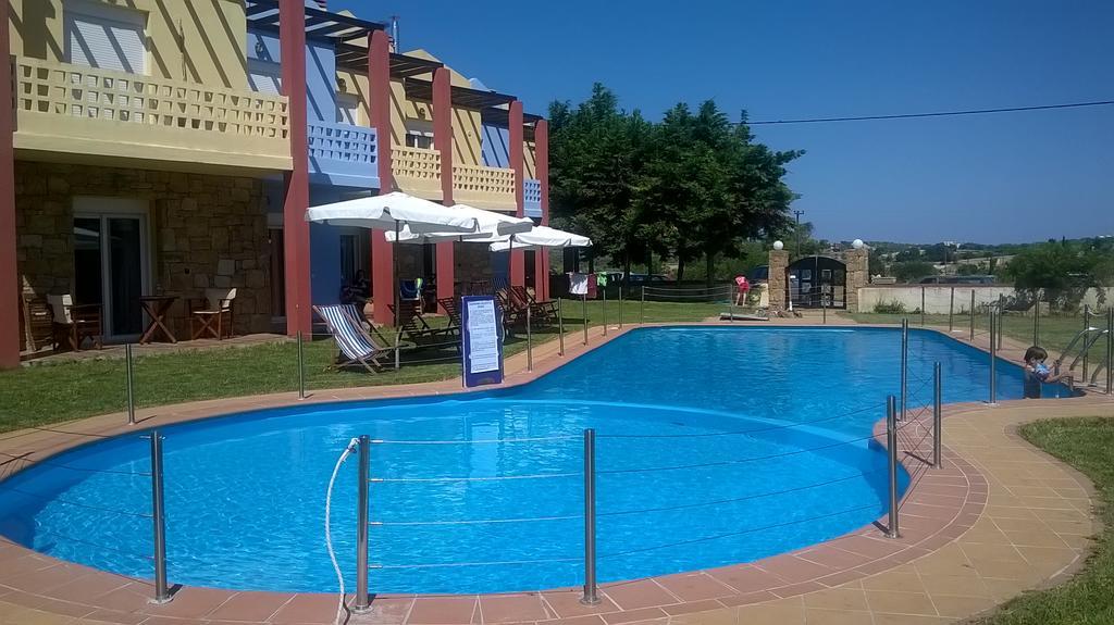 Ydna Family Hotel Apartments Posidi Eksteriør billede